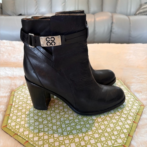 Coach Kasandra Black Leather Heeled Ankle Boots Size 8.5B - Picture 1 of 7